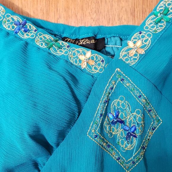 Top - Picture 2 of 3